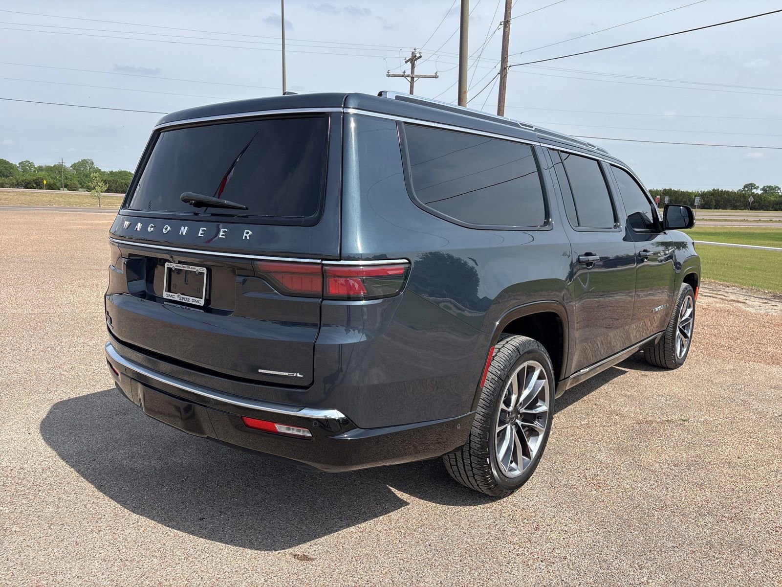 Used 2023 Jeep Wagoneer L Series III w/ Premium Group I image 6