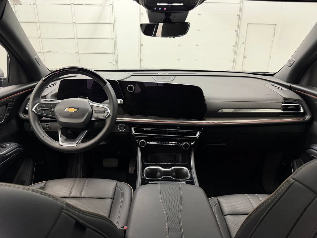 Used 2025 Chevrolet Traverse High Country FWD image 14