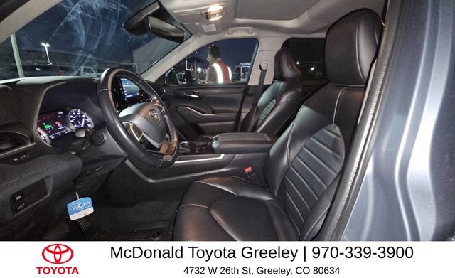Used 2022 Toyota Highlander XLE AWD/4WD image 2