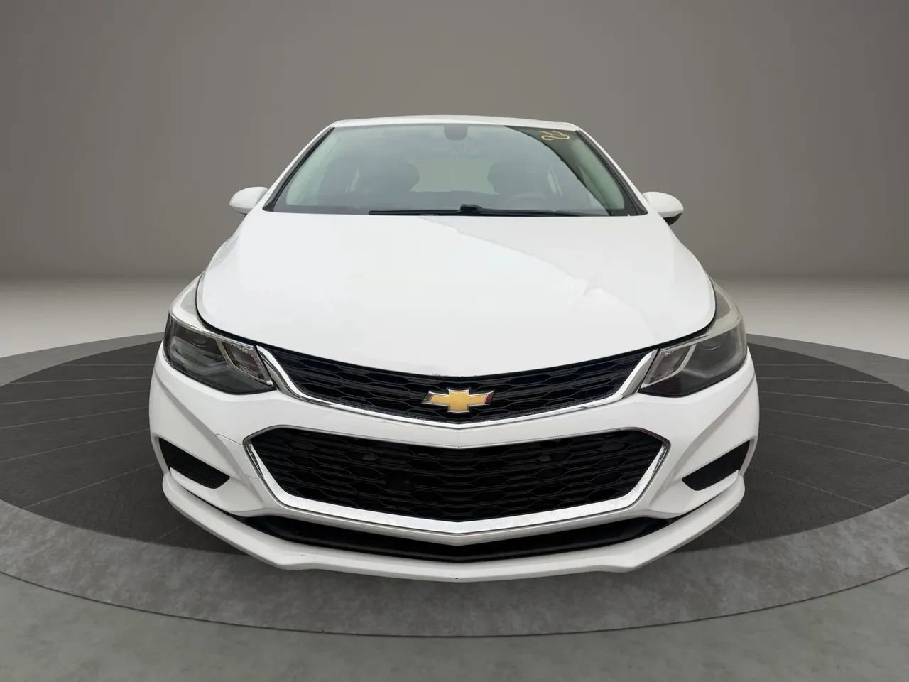 Used 2018 Chevrolet Cruze LT w/ Convenience Package image 2