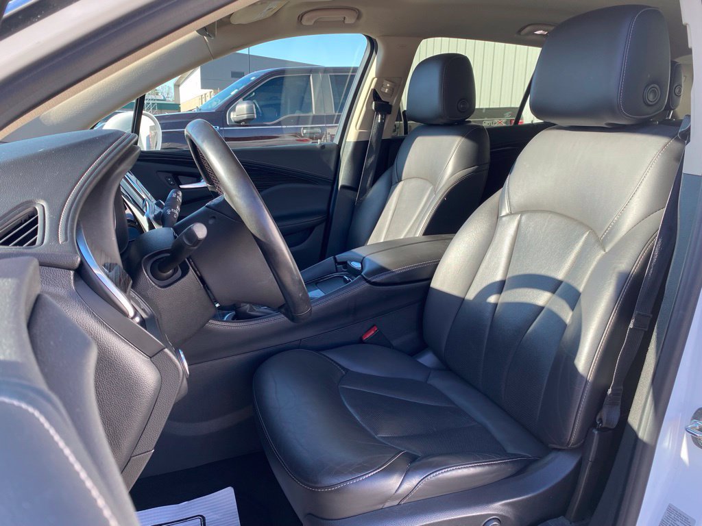 Used 2018 Buick Envision Essence FWD image 17