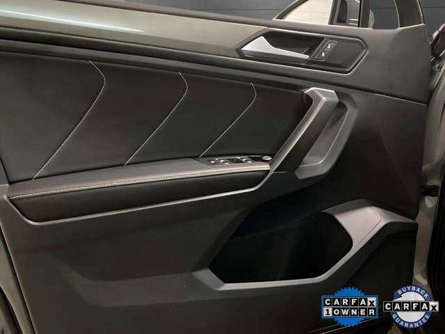 Used 2023 Volkswagen Tiguan SE w/ Panoramic Sunroof Package image 34