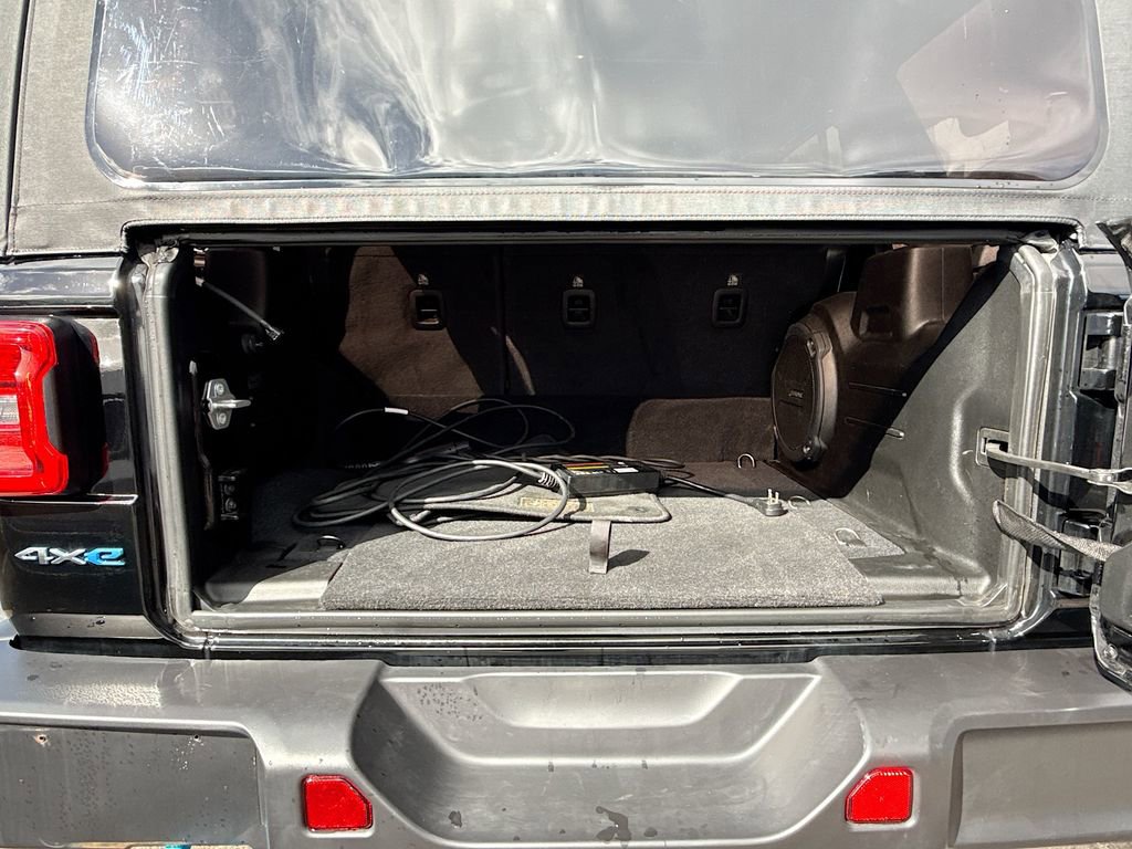 Used 2022 Jeep Wrangler Unlimited Sahara w/ Cold Weather Group image 30