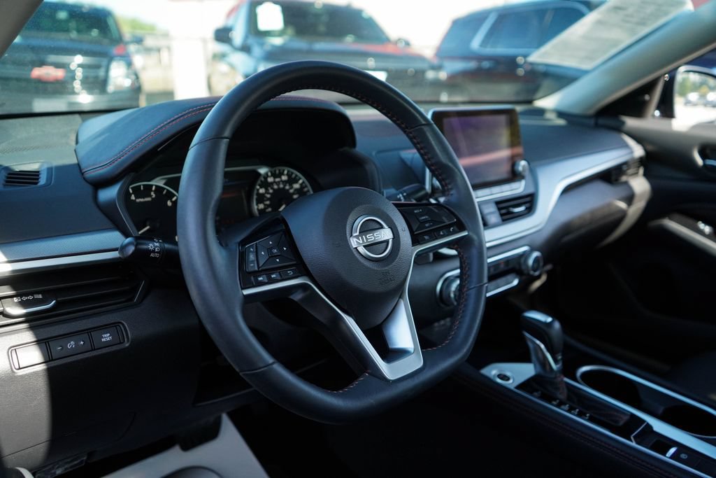 Used 2023 Nissan Altima 2.5 SR AWD/4WD image 5