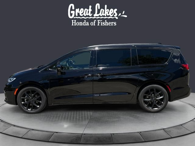 Used 2025 Chrysler Pacifica Limited FWD image 2