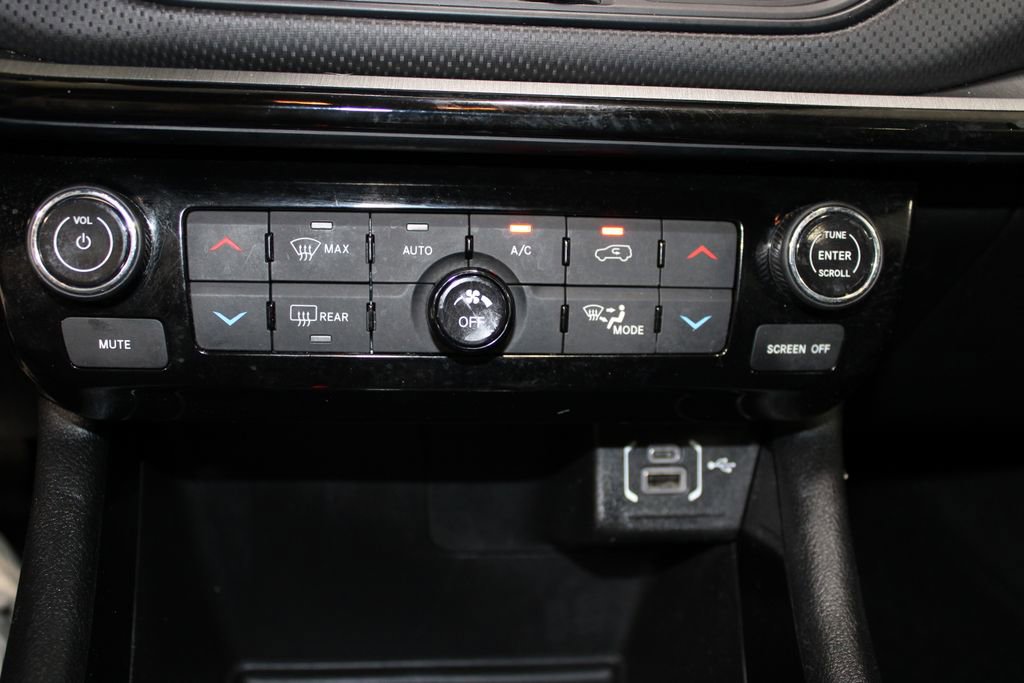 Used 2025 Jeep Compass Trailhawk image 40