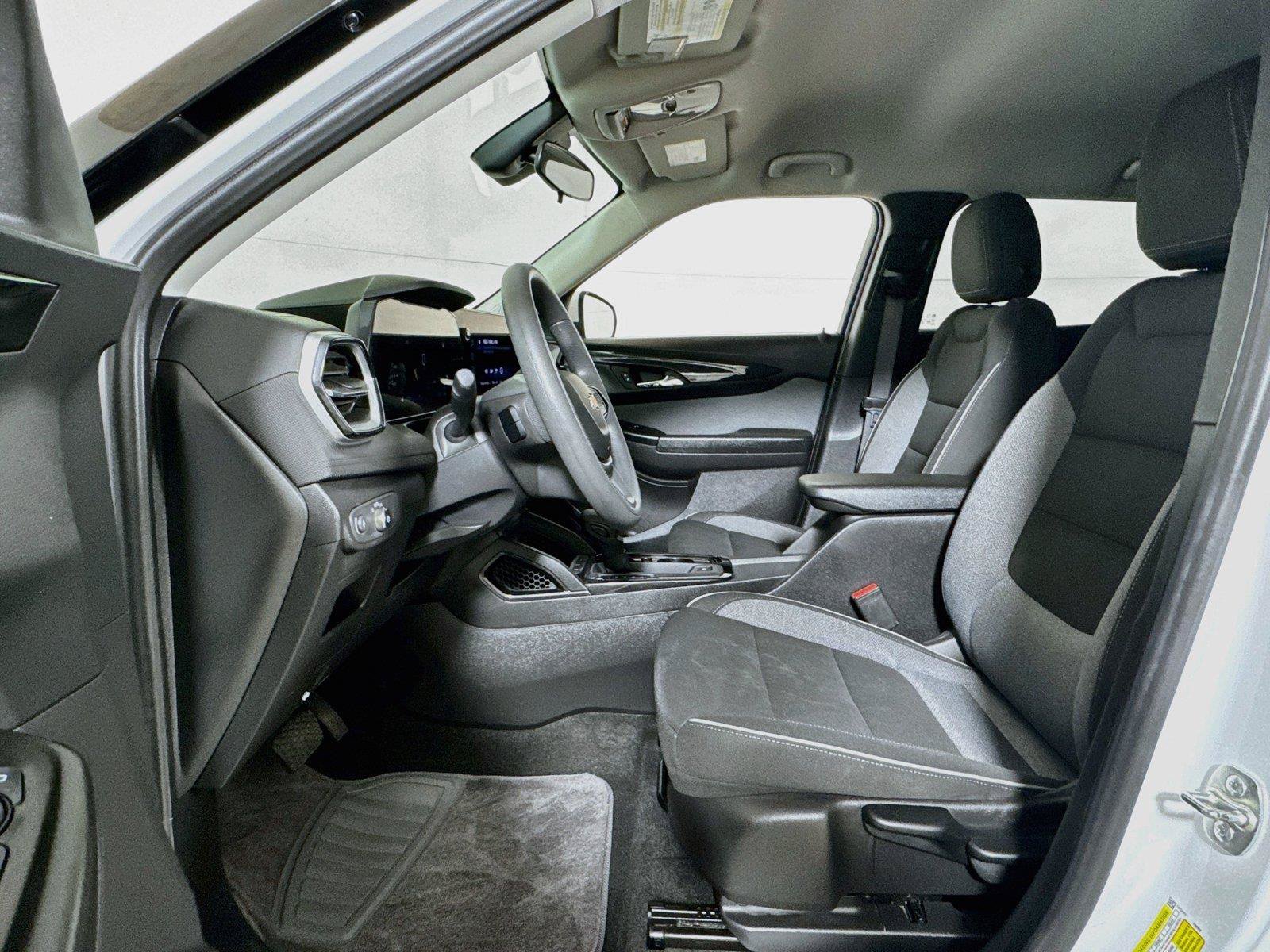 Used 2025 Chevrolet TrailBlazer LT FWD image 17