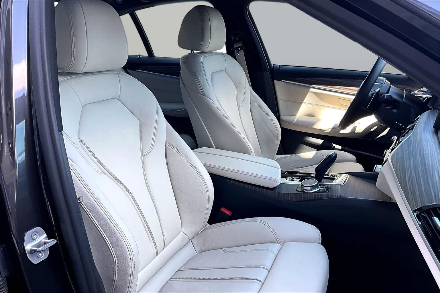 Used 2022 BMW 530i w/ Premium Package RWD image 8