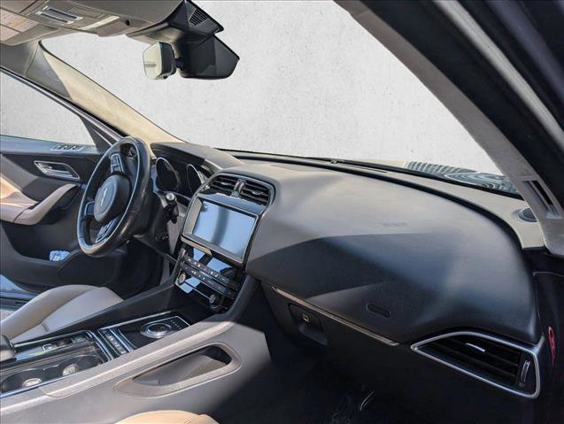 Used 2019 Jaguar F-PACE Premium image 23