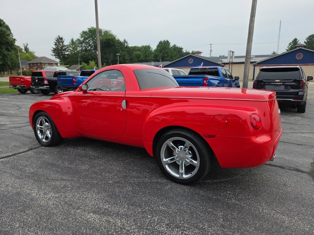 Used 2004 Chevrolet SSR w/ Preferred Equipment Group RWD image 4