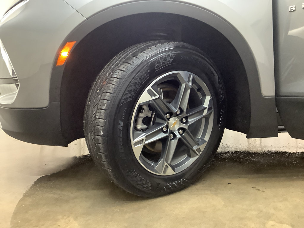 Used 2025 Chevrolet Blazer LT FWD image 25