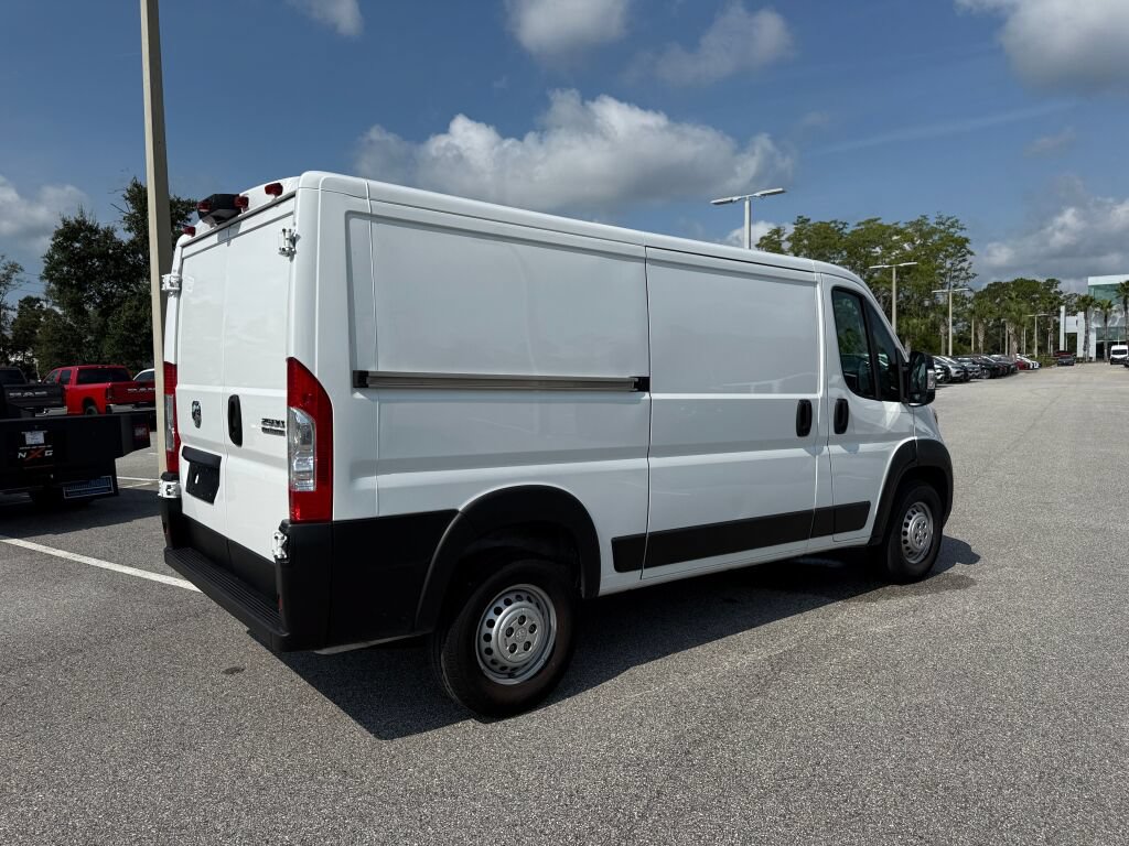 Used 2025 RAM ProMaster 2500 w/ Convenience Group FWD image 3