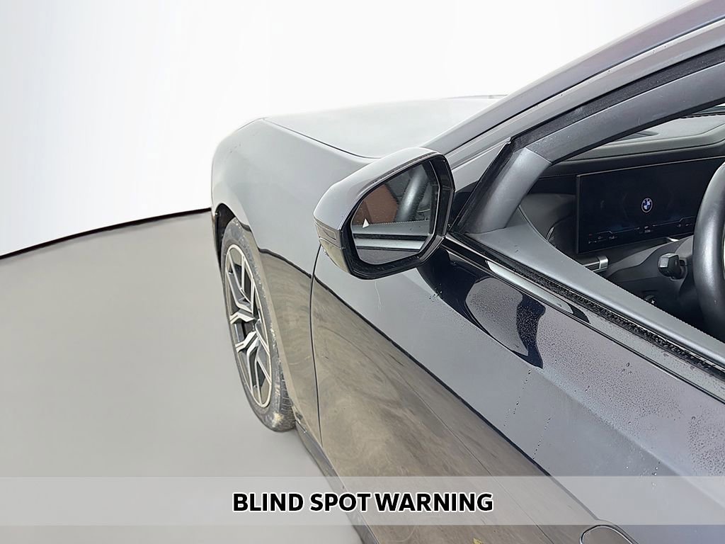 Used 2023 BMW 760i xDrive w/ Executive Package image 8