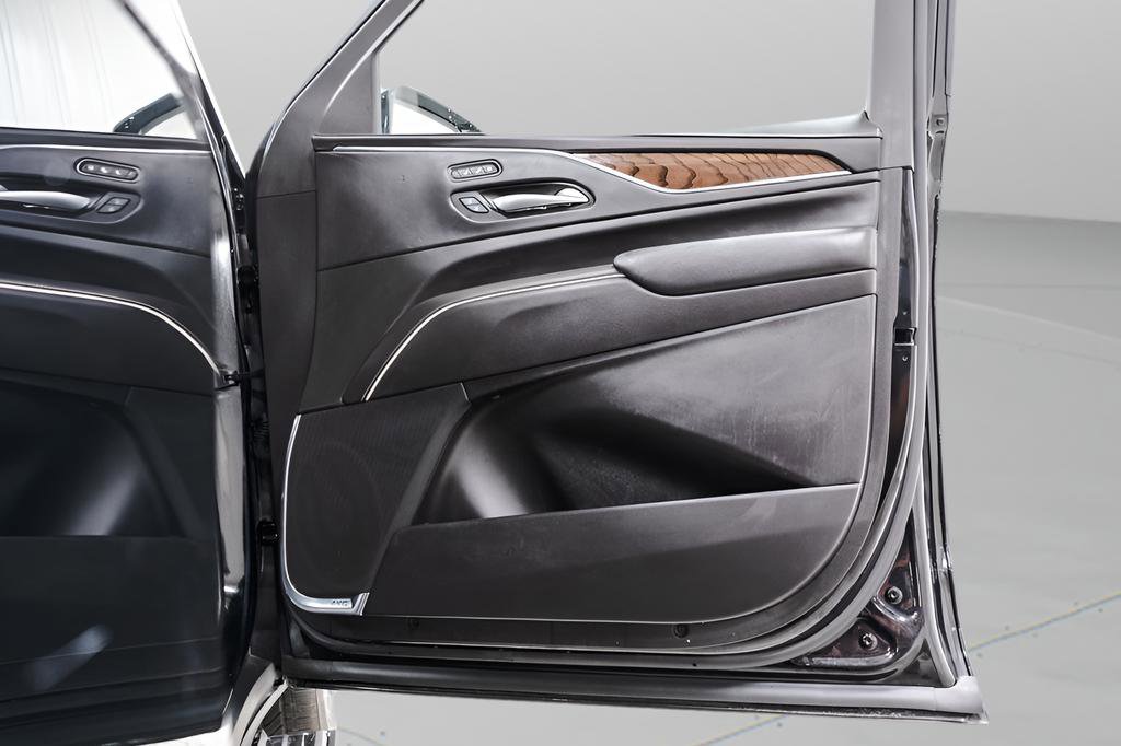 Used 2023 Cadillac Escalade ESV Sport Platinum image 40