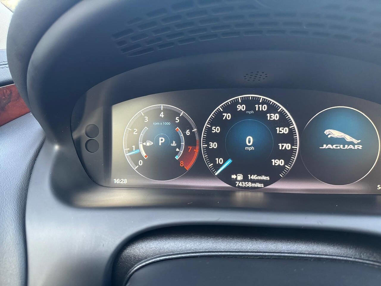 Used 2016 Jaguar XJ R-Sport image 15