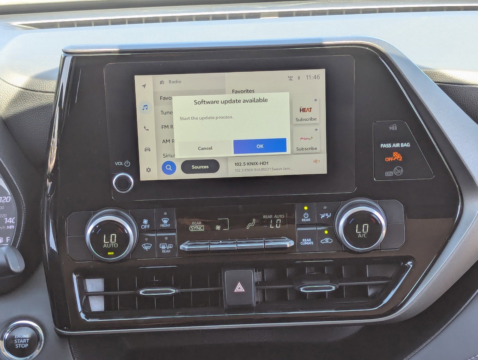 Used 2023 Toyota Highlander L image 19