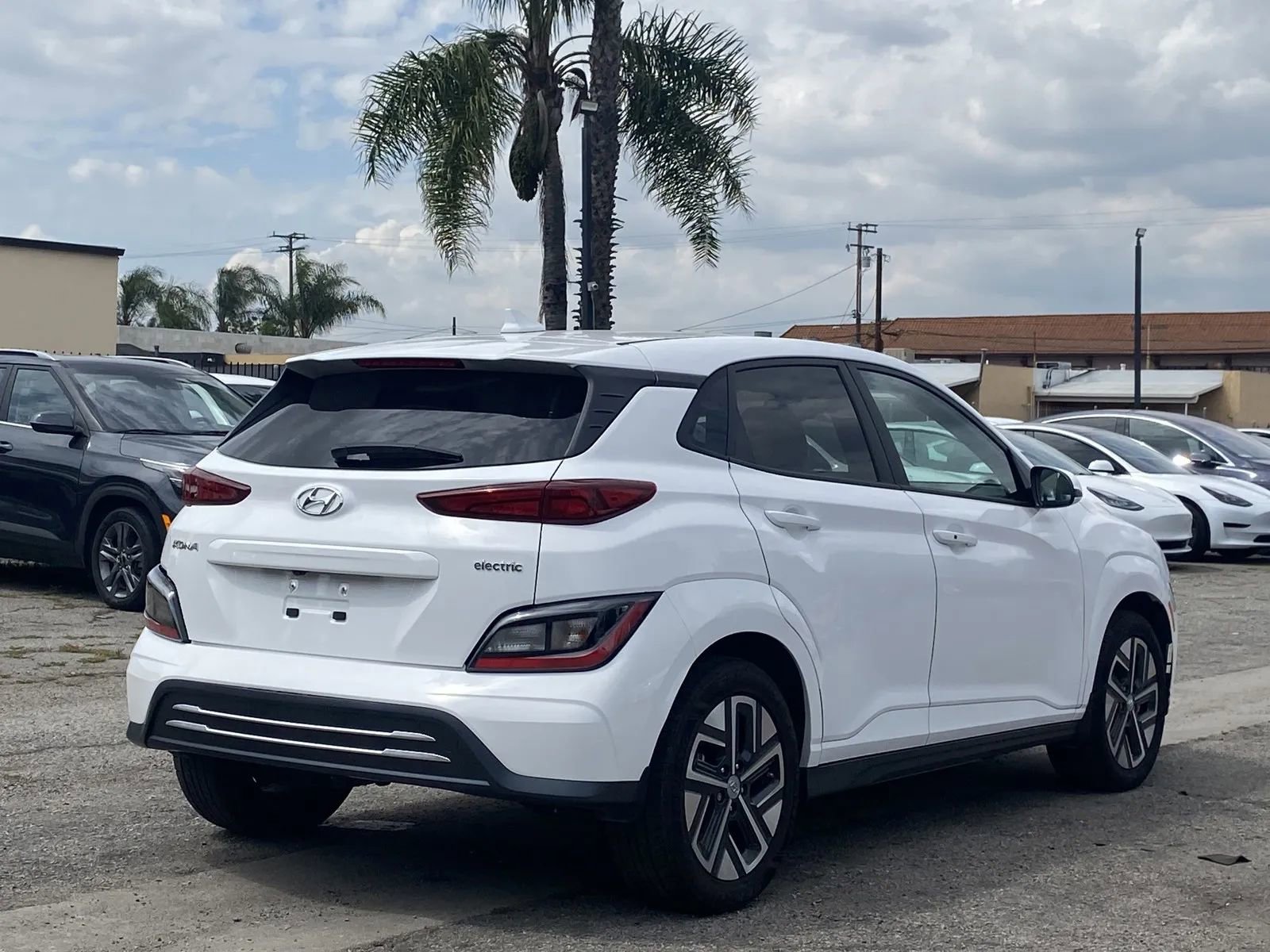 Used 2023 Hyundai Kona SE FWD image 4