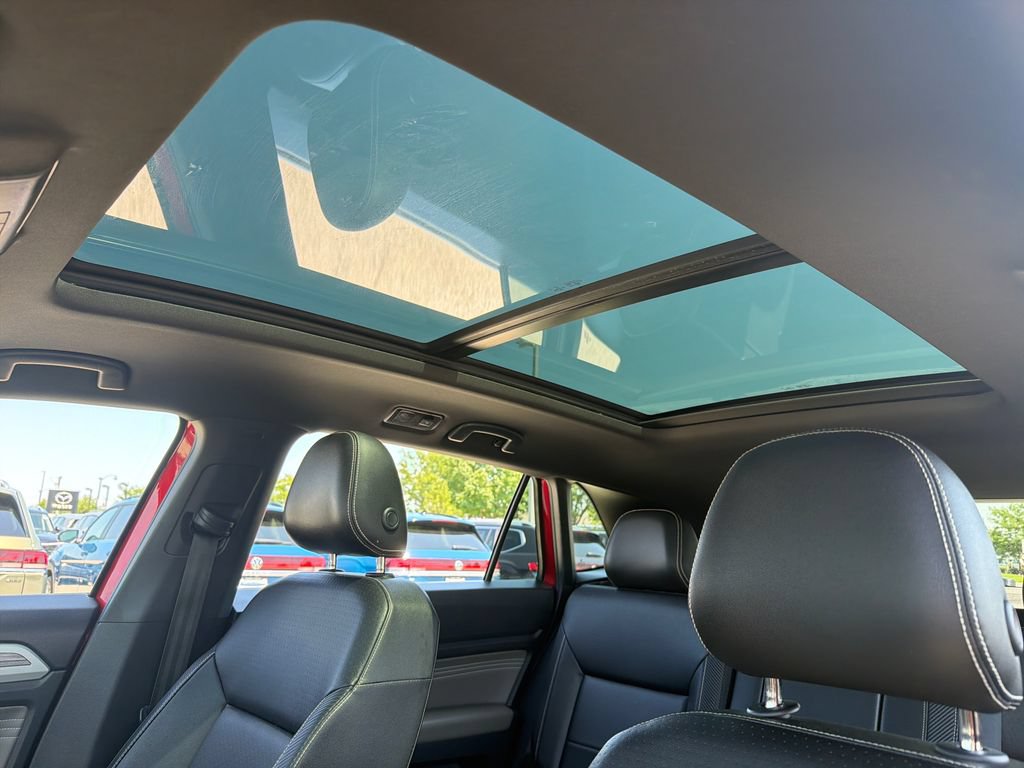 Certified 2023 Volkswagen Atlas Cross Sport SE w/ Panoramic Sunroof Package AWD/4WD image 17