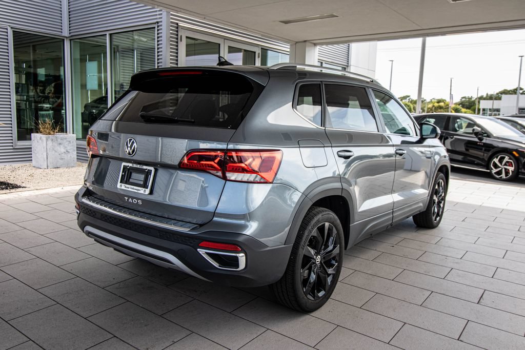 Certified 2023 Volkswagen Taos SE w/ Panoramic Sunroof Package FWD image 2
