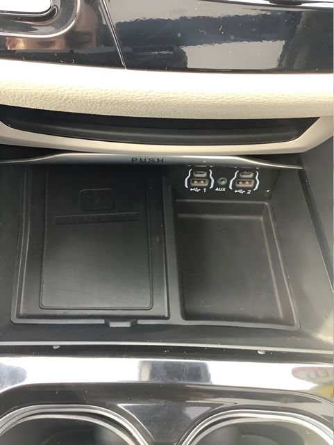 Certified 2024 Chrysler Pacifica Limited image 26