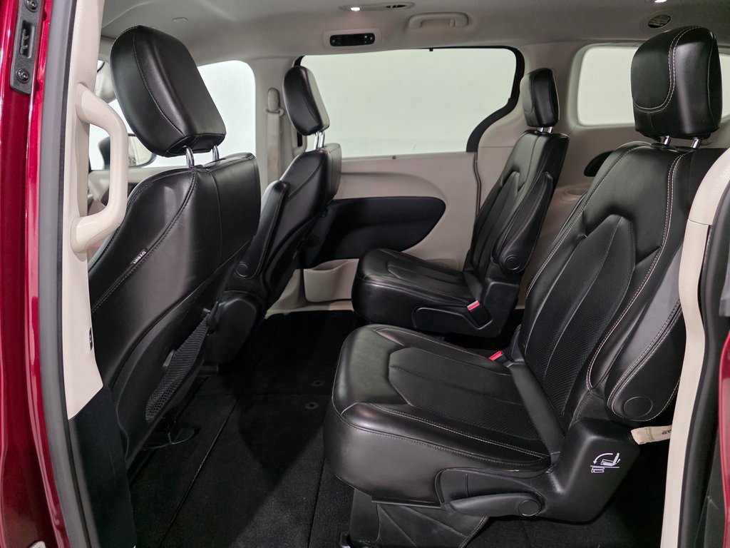 Used 2020 Chrysler Voyager Lxi image 20