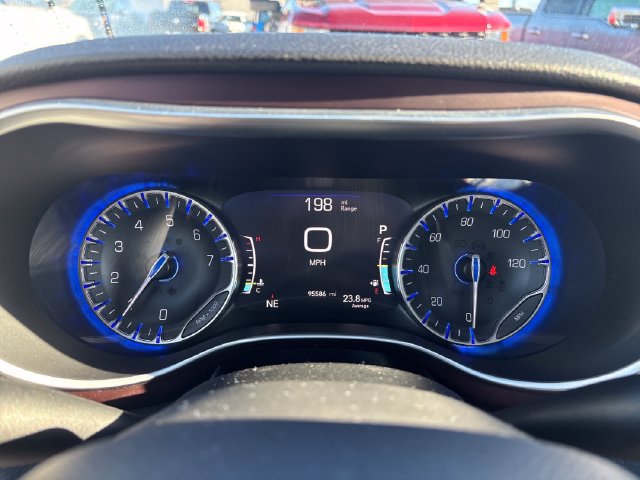 Used 2017 Chrysler Pacifica Limited FWD image 13