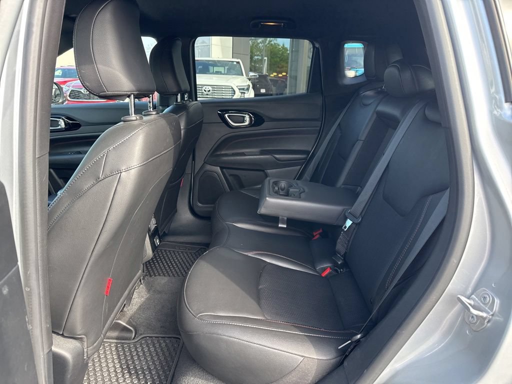 Used 2025 Jeep Compass Trailhawk AWD/4WD image 13
