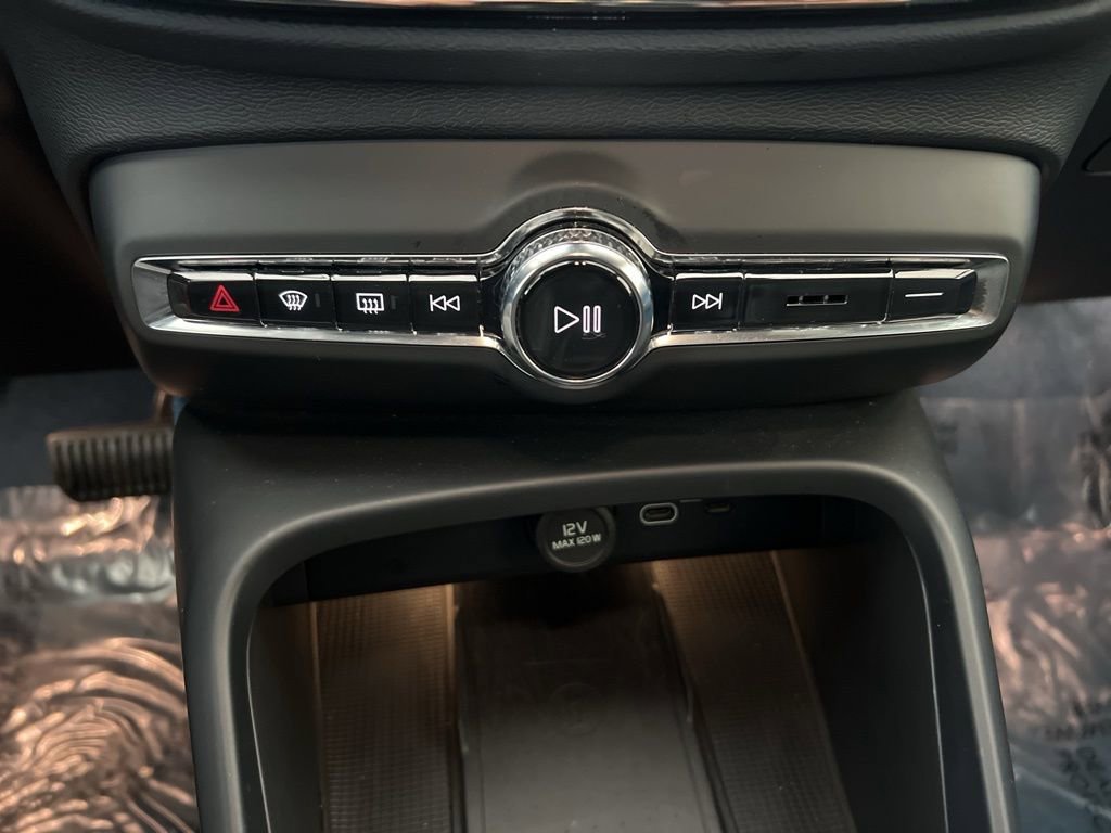 Used 2023 Volvo XC40 Recharge Ultimate w/ Protection Package Premier image 38