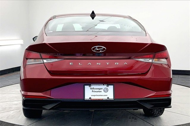 Used 2023 Hyundai Elantra SEL image 4