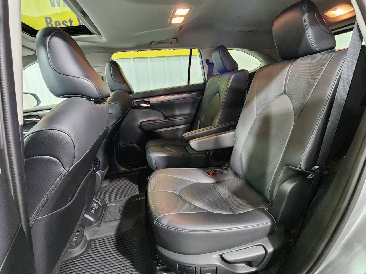 Used 2021 Toyota Highlander Limited AWD/4WD image 28