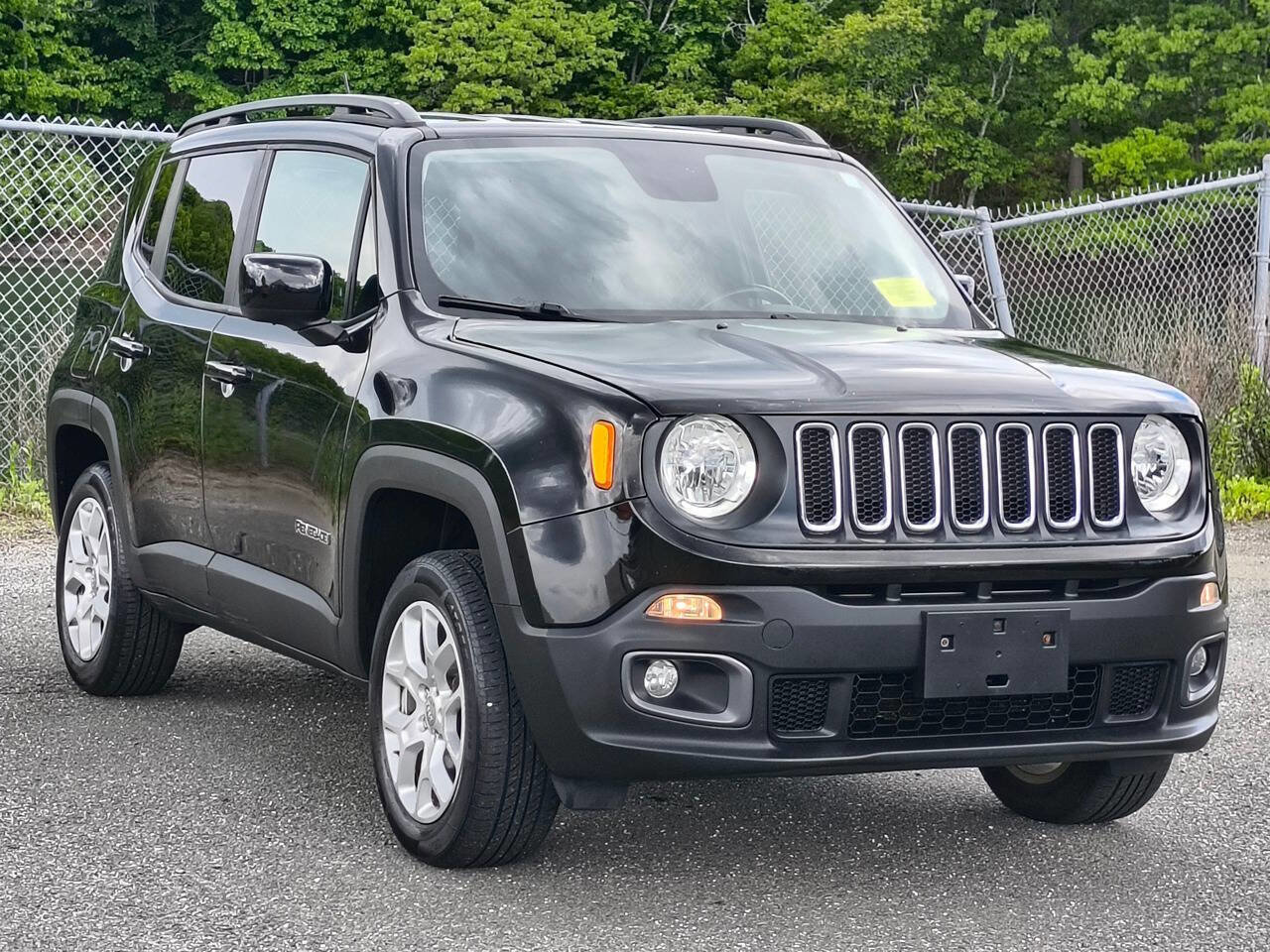 Used 2017 Jeep Renegade Latitude AWD/4WD image 1