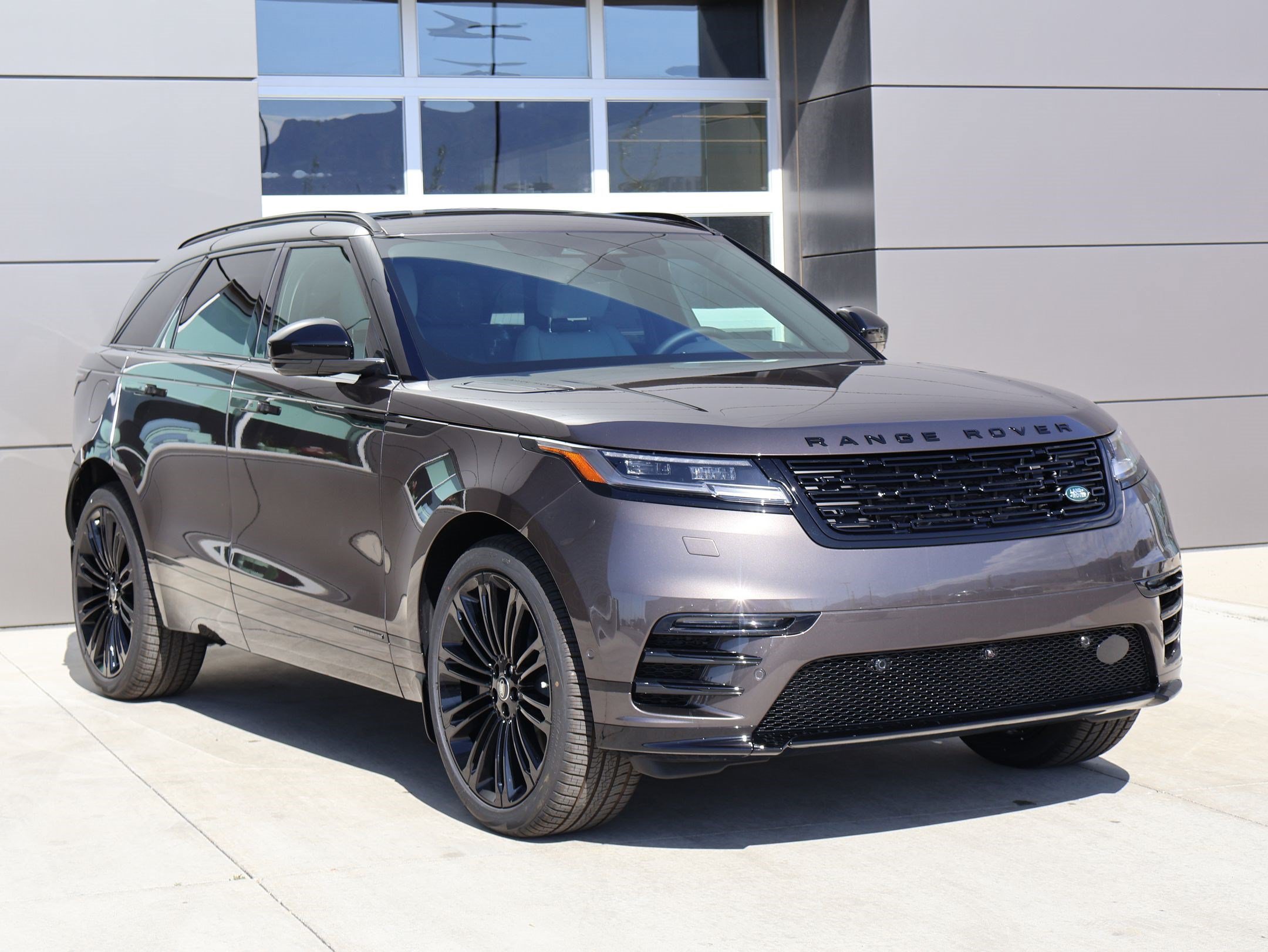 New 2026 Land Rover Range Rover Velar Belgravia AWD/4WD image 3