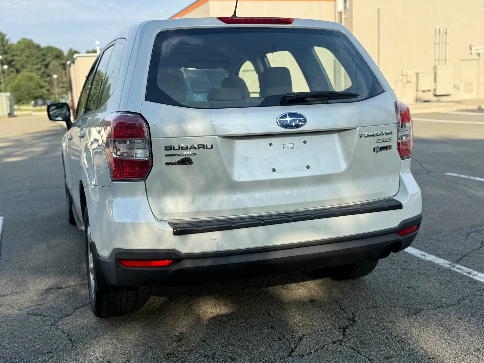 Used 2014 Subaru Forester 2.5i AWD/4WD image 6