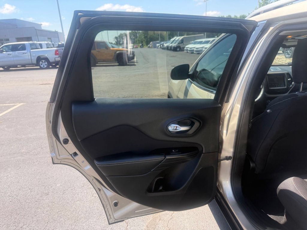Used 2014 Jeep Cherokee Latitude w/ Comfort/Convenience Group AWD/4WD image 36