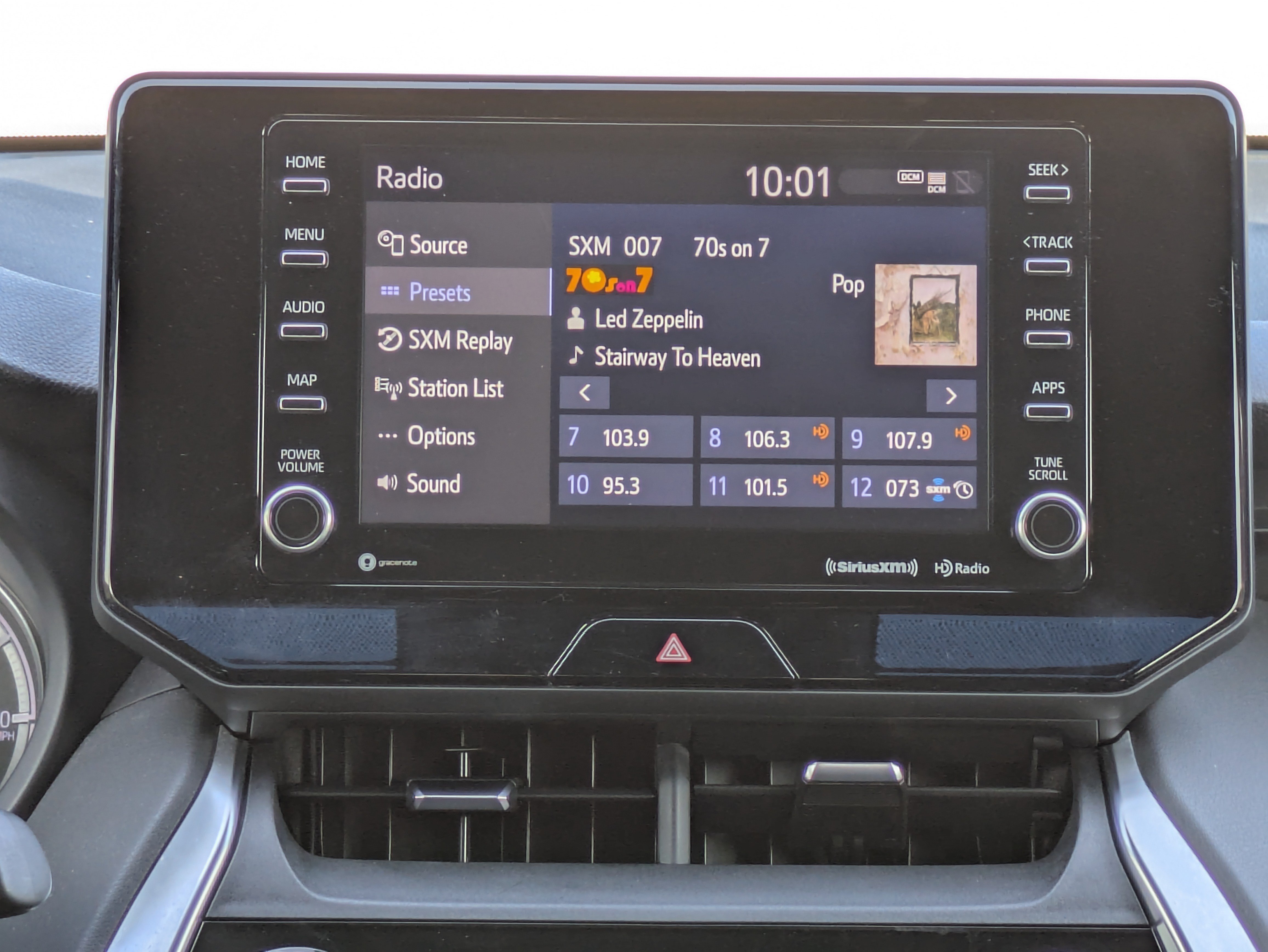 Used 2022 Toyota Venza XLE AWD/4WD image 18