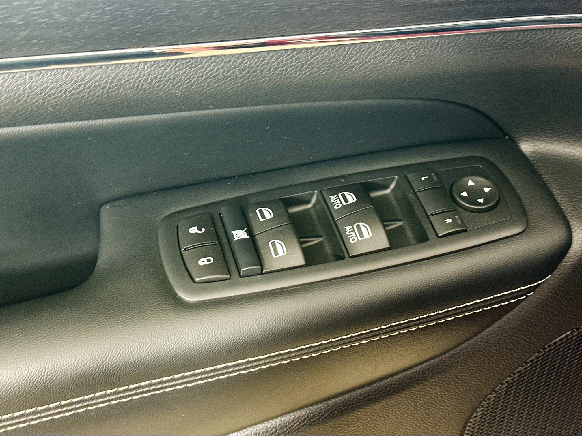 Used 2015 Jeep Grand Cherokee Limited AWD/4WD image 22