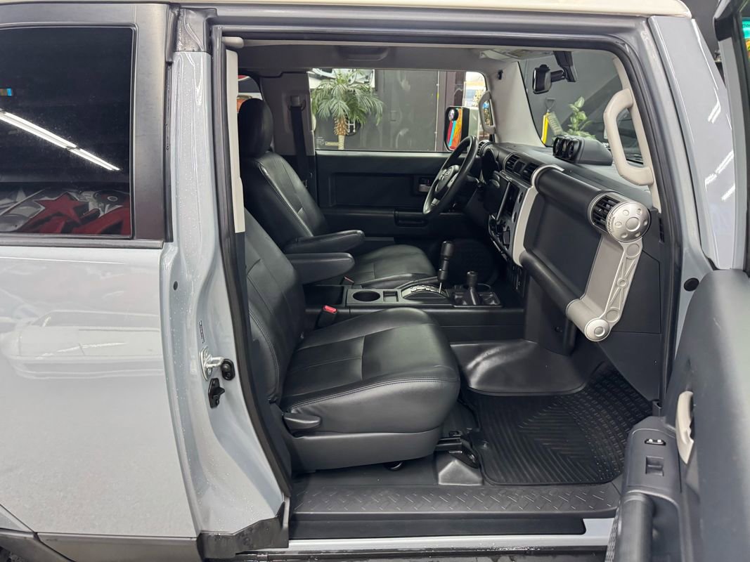 Used 2014 Toyota FJ Cruiser 4WD w/ Convenience Package image 15