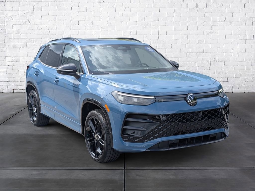Certified 2025 Volkswagen Tiguan SE R-Line