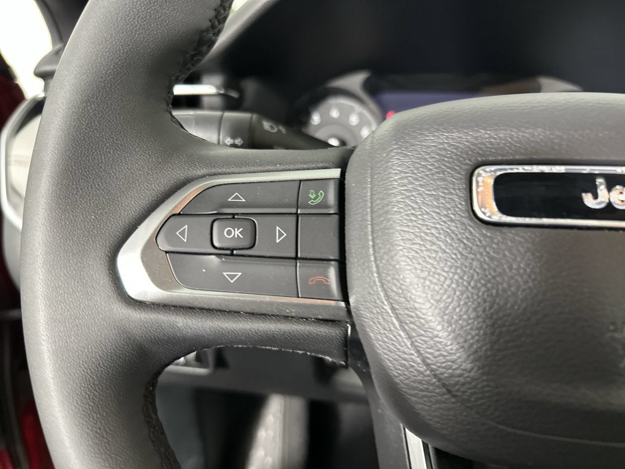 Used 2025 Jeep Compass Limited AWD/4WD image 7