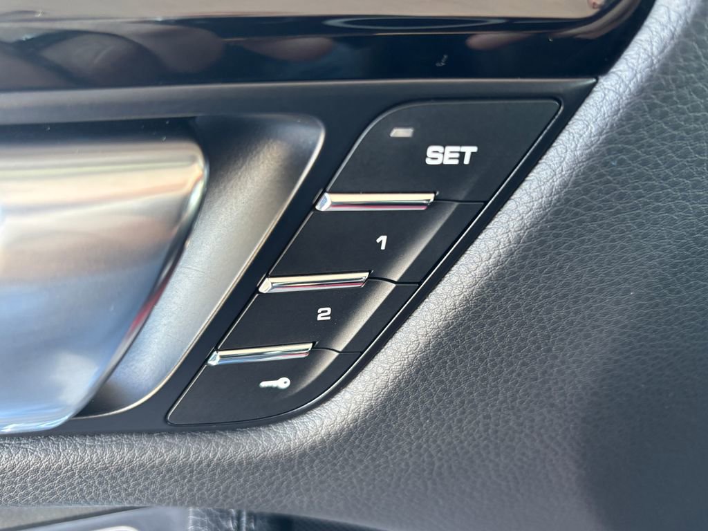 Used 2023 Porsche Macan image 25
