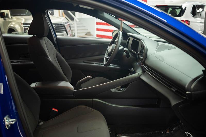Used 2025 Hyundai Elantra Sport FWD image 12