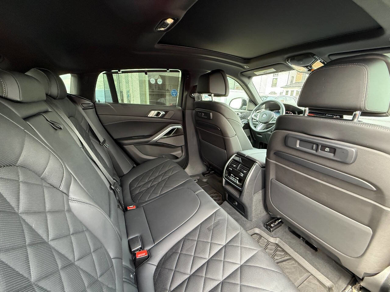 Used 2023 BMW X6 M50i w/ Executive Package AWD/4WD image 18