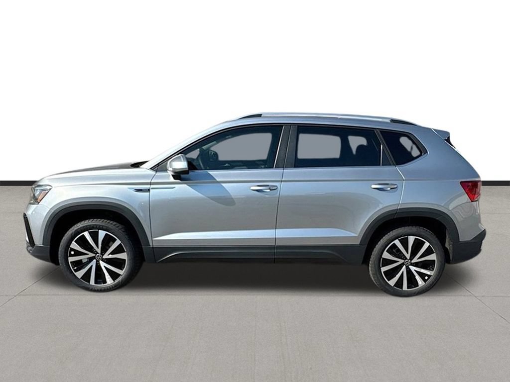 Used 2024 Volkswagen Taos SE FWD image 3