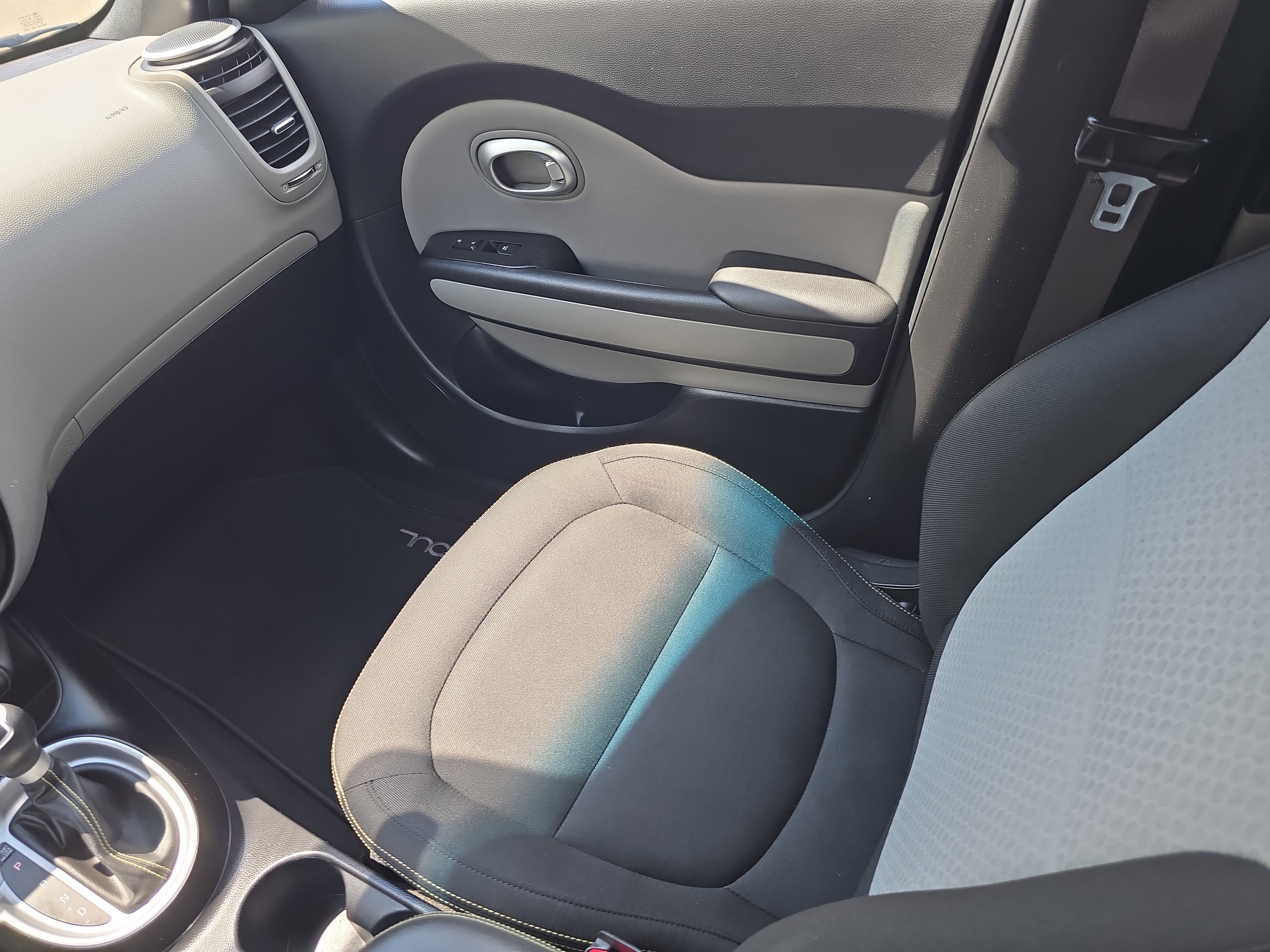 Used 2016 Kia Soul + image 15