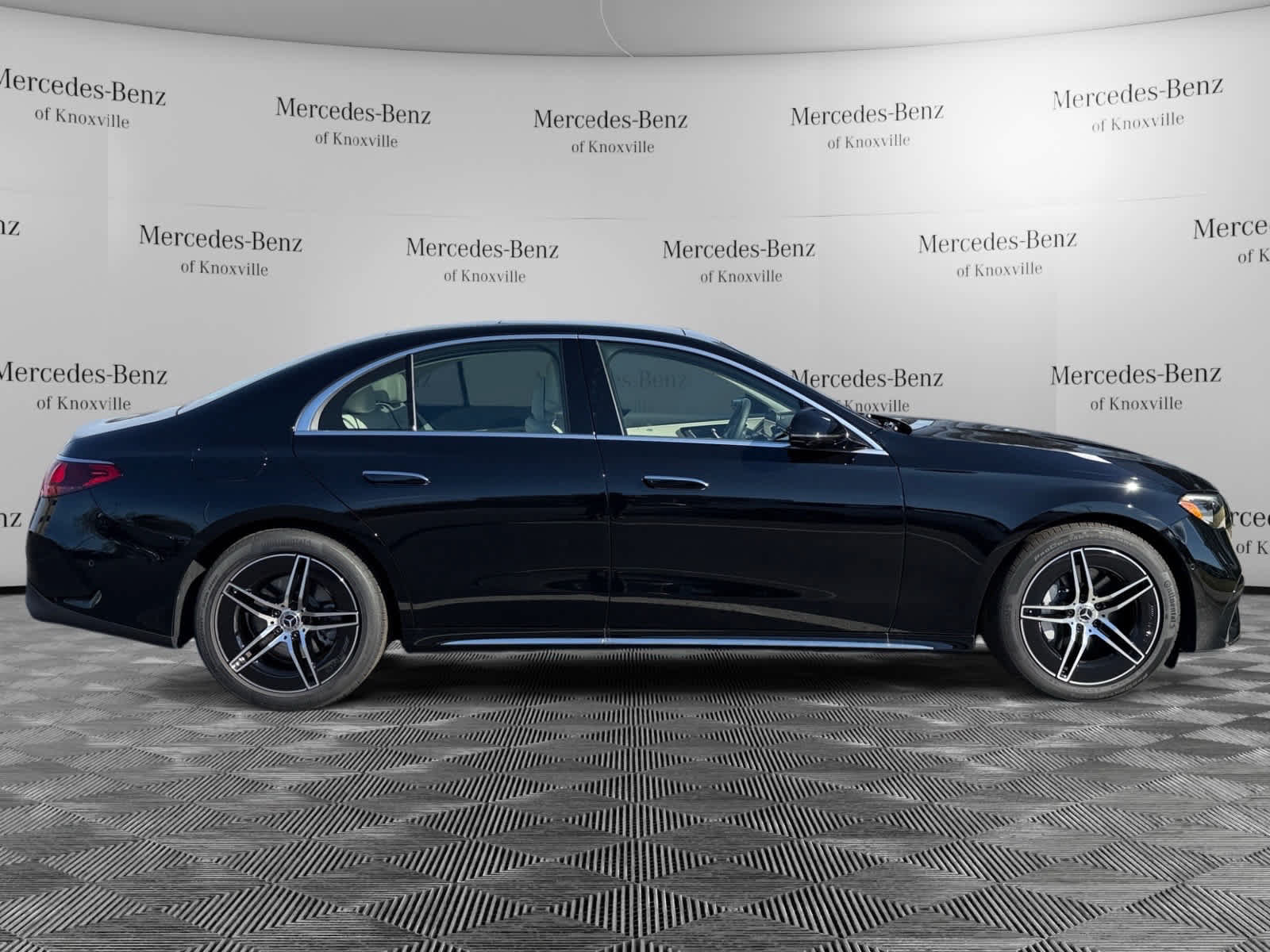 Used 2026 Mercedes-Benz E 350 4MATIC Sedan image 6