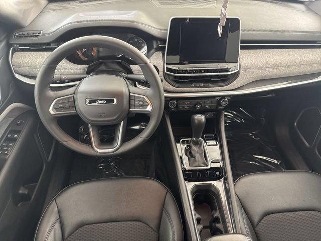 Used 2025 Jeep Compass Latitude AWD/4WD image 27