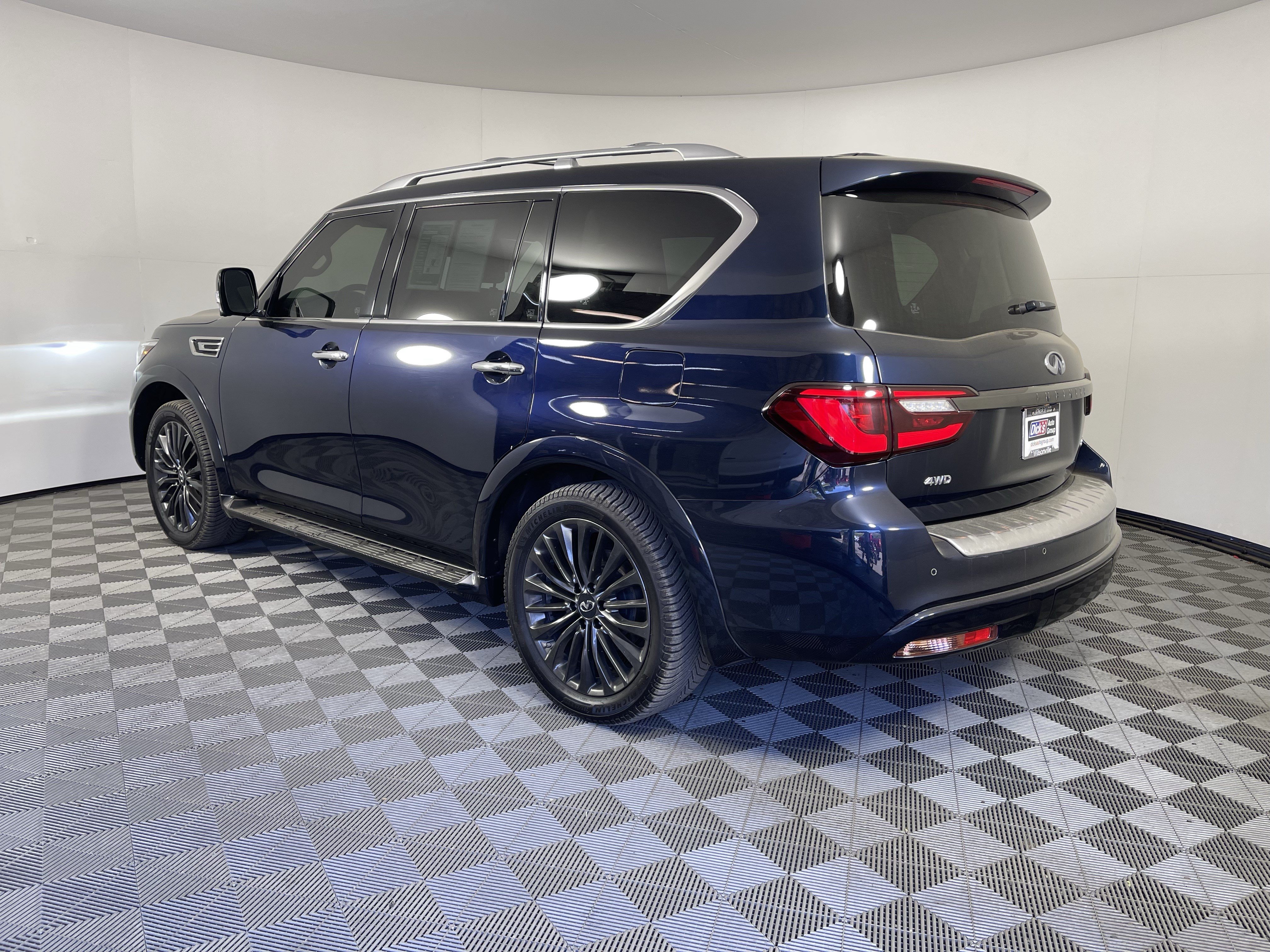 Used 2022 INFINITI QX80 Premium Select w/ Cargo Package AWD/4WD image 3