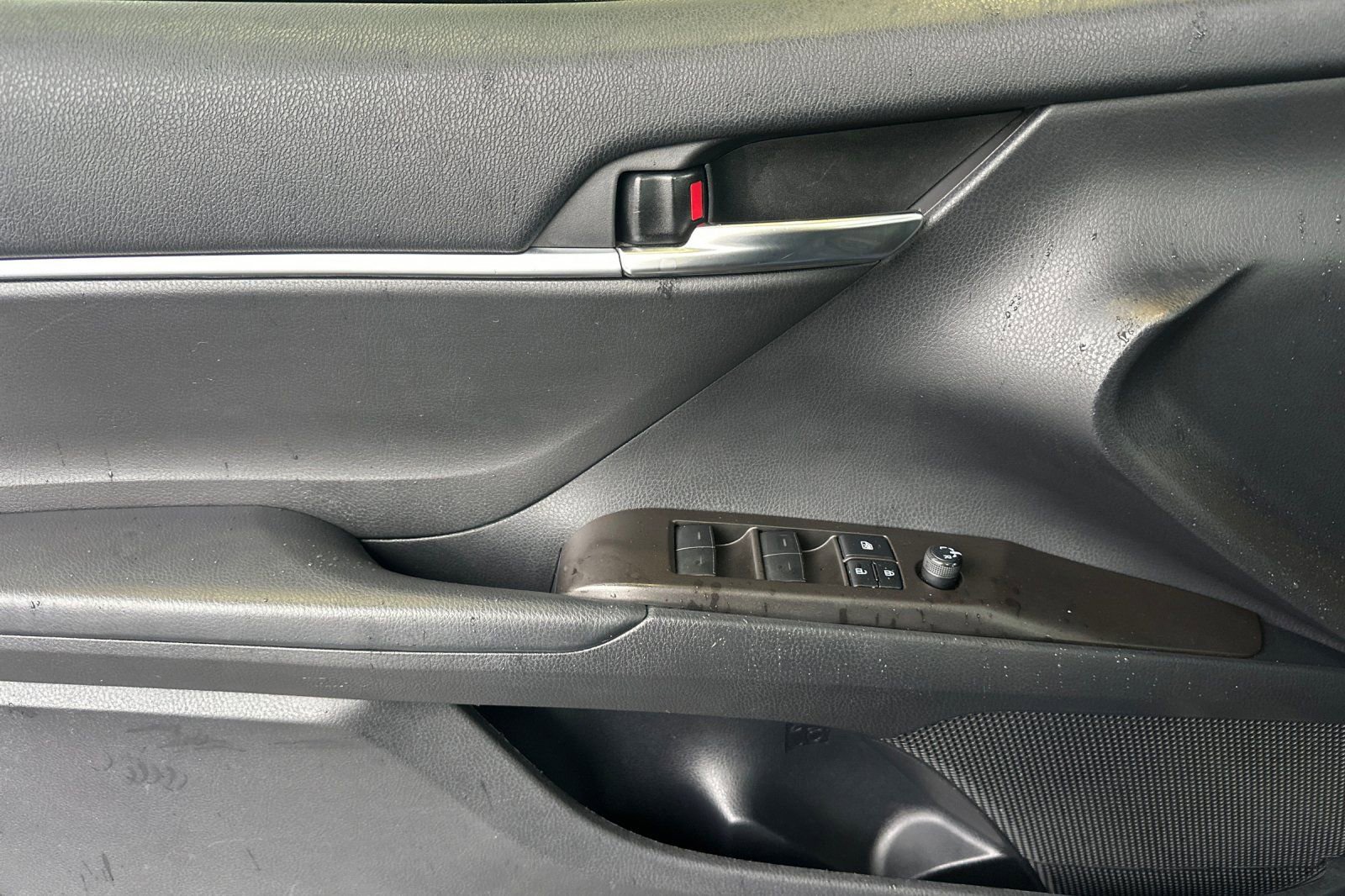 Used 2023 Toyota Camry LE image 10