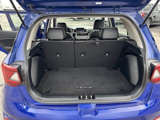 Used 2022 Hyundai Venue Limited image 11