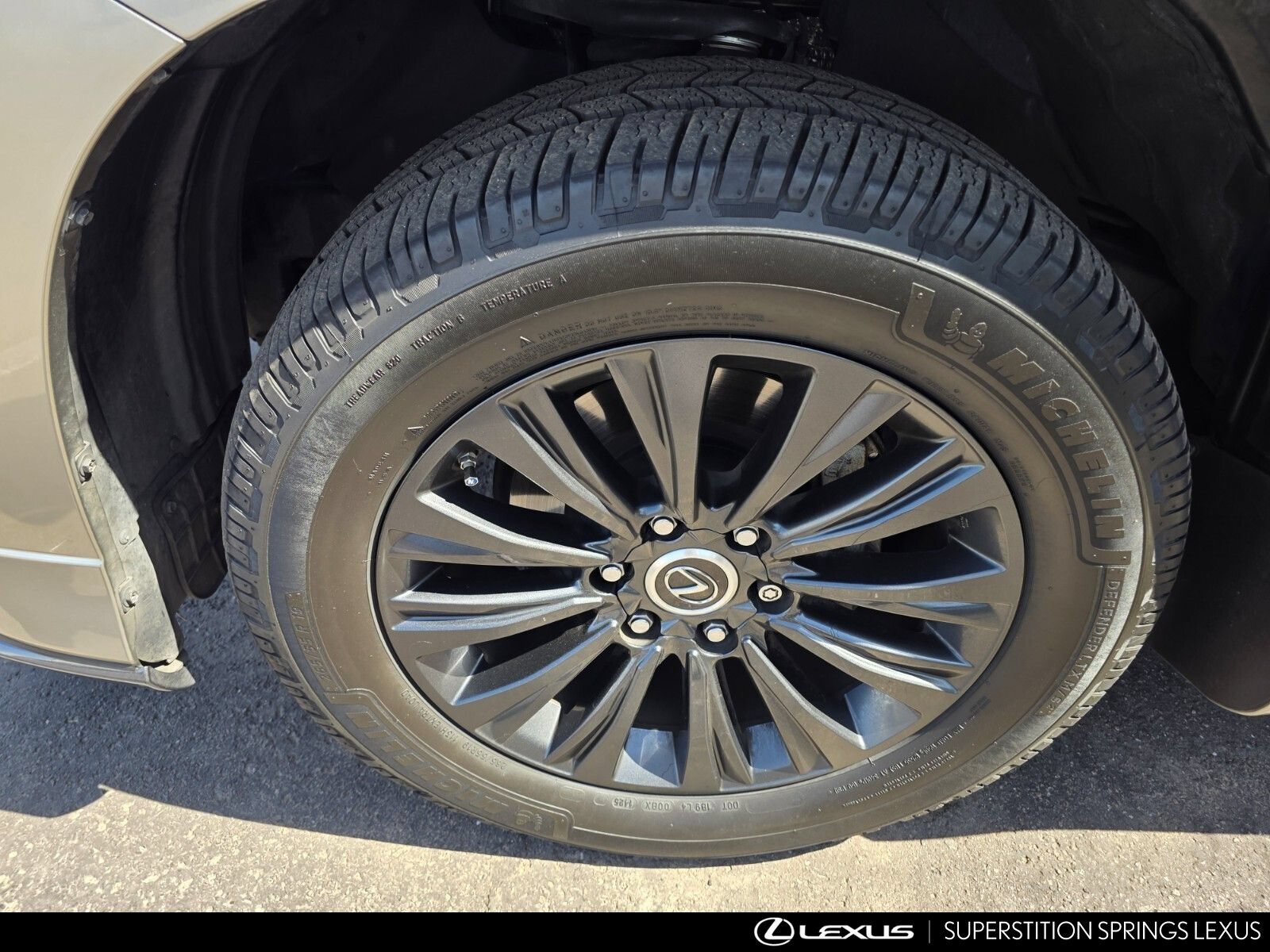 Used 2023 Lexus GX 460 Premium w/ Accessory Package AWD/4WD image 6